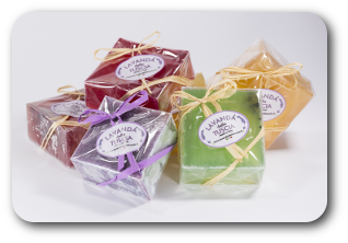 SAPONE ALLA LAVANDA, MELOGRANO, ROSA, AGRUMI, POMODORO, OLIO D'OLIVA: tutti i nostri saponi con formulazione naturale adatti per viso e corpo, tutti contenenti il nostro prezioso olio di oliva.