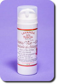 CREMA VISO-CORPO AL MELOGRANO: leggerissima, si stende in un attimo regalandoci una delicata profumazione; grazie alla presenza dell'aloe e dell'olio d'oliva è consigliato l'uso come dopo sole svolgendo un azione rinfrescante e lenitiva.